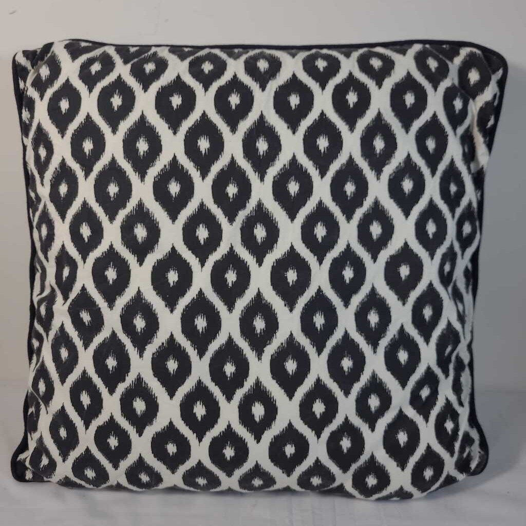 BLACK & WHITE PILLOW