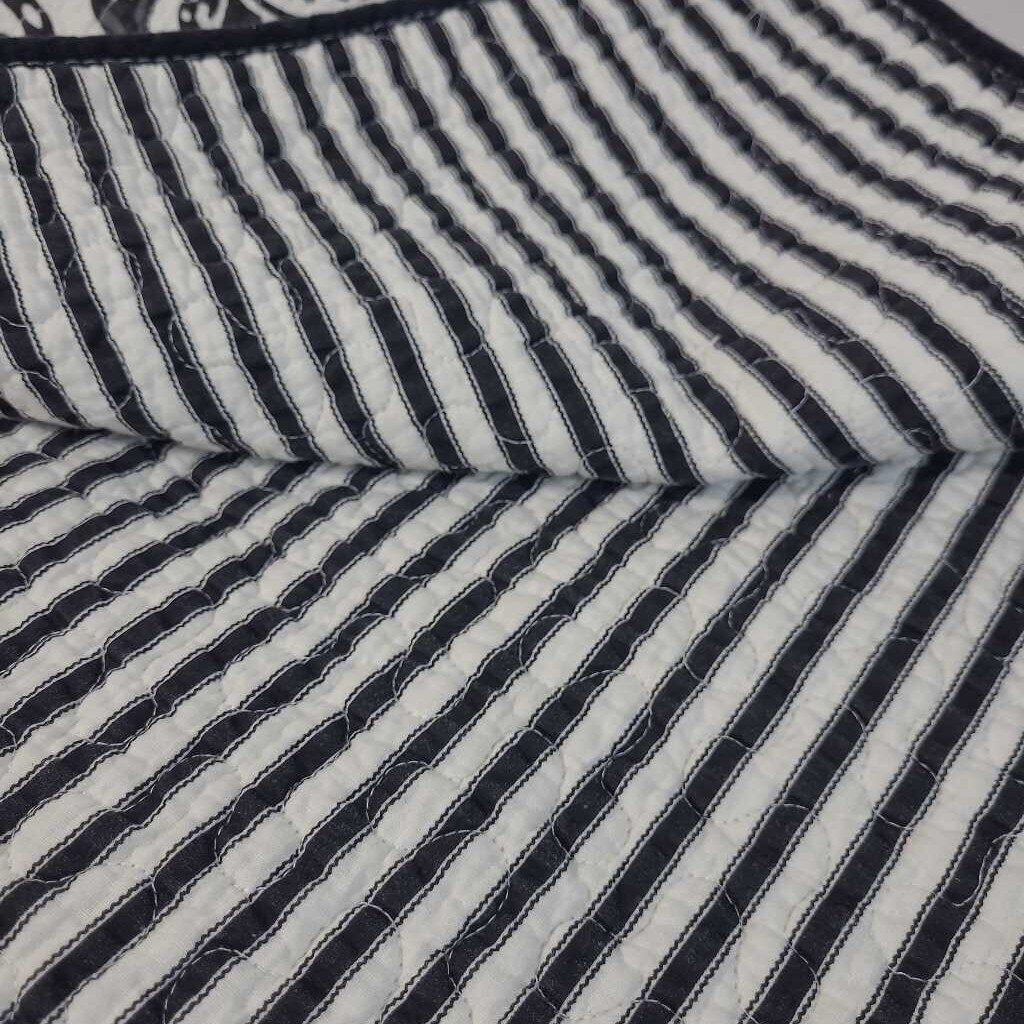 BLACK & WHITE LAP QUILT