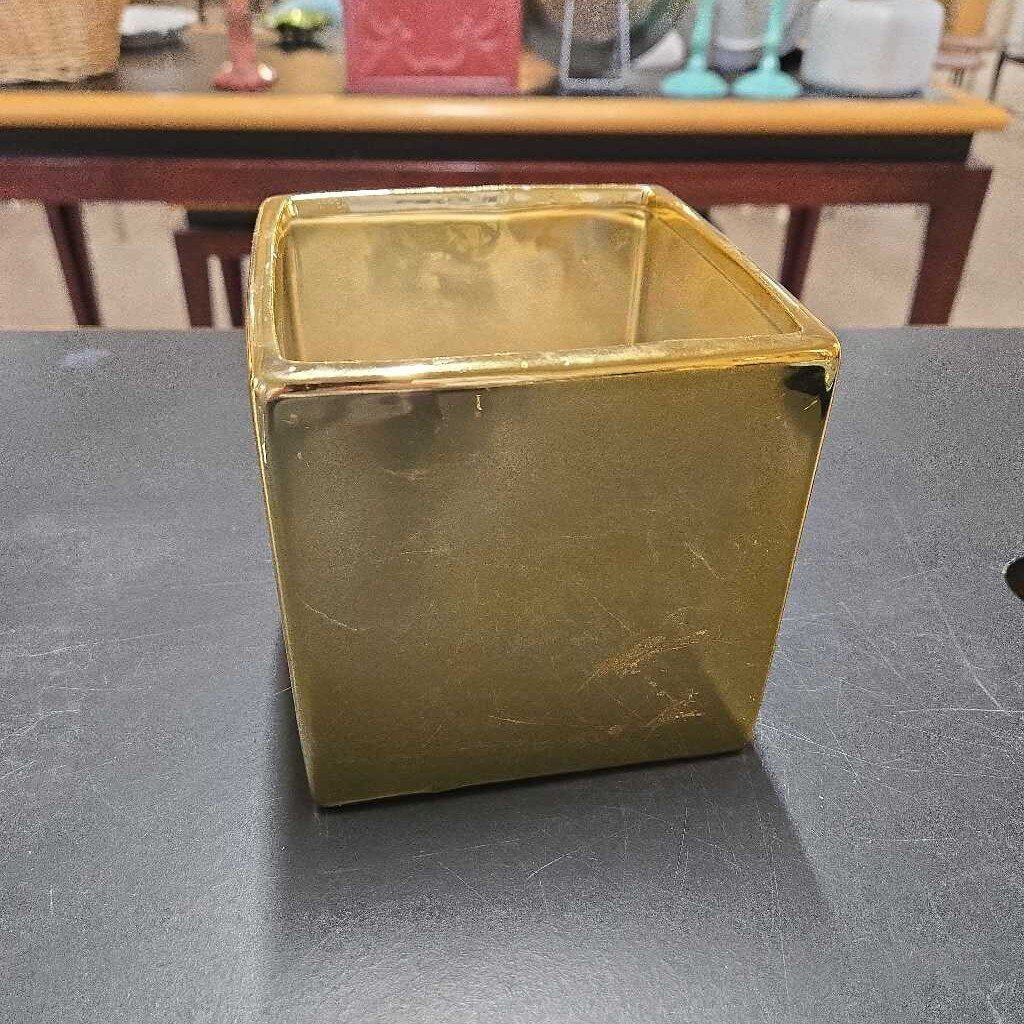 SQUARE GOLD PLANTER
