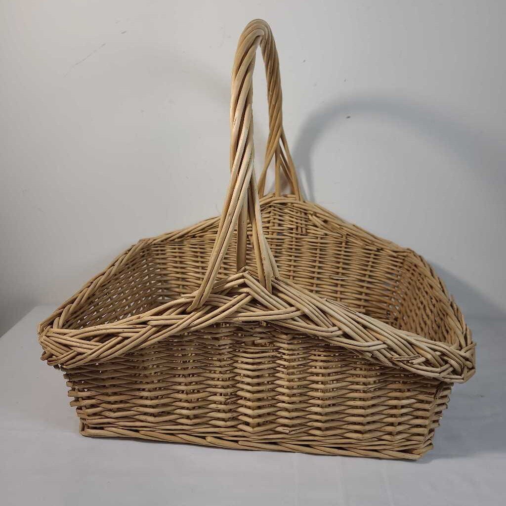 LG RECTANGULAR HANDLED BASKET