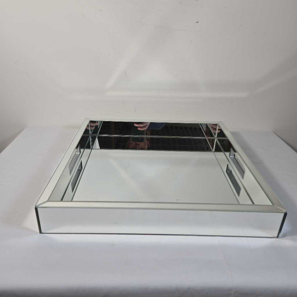 MIRRORED TRAY