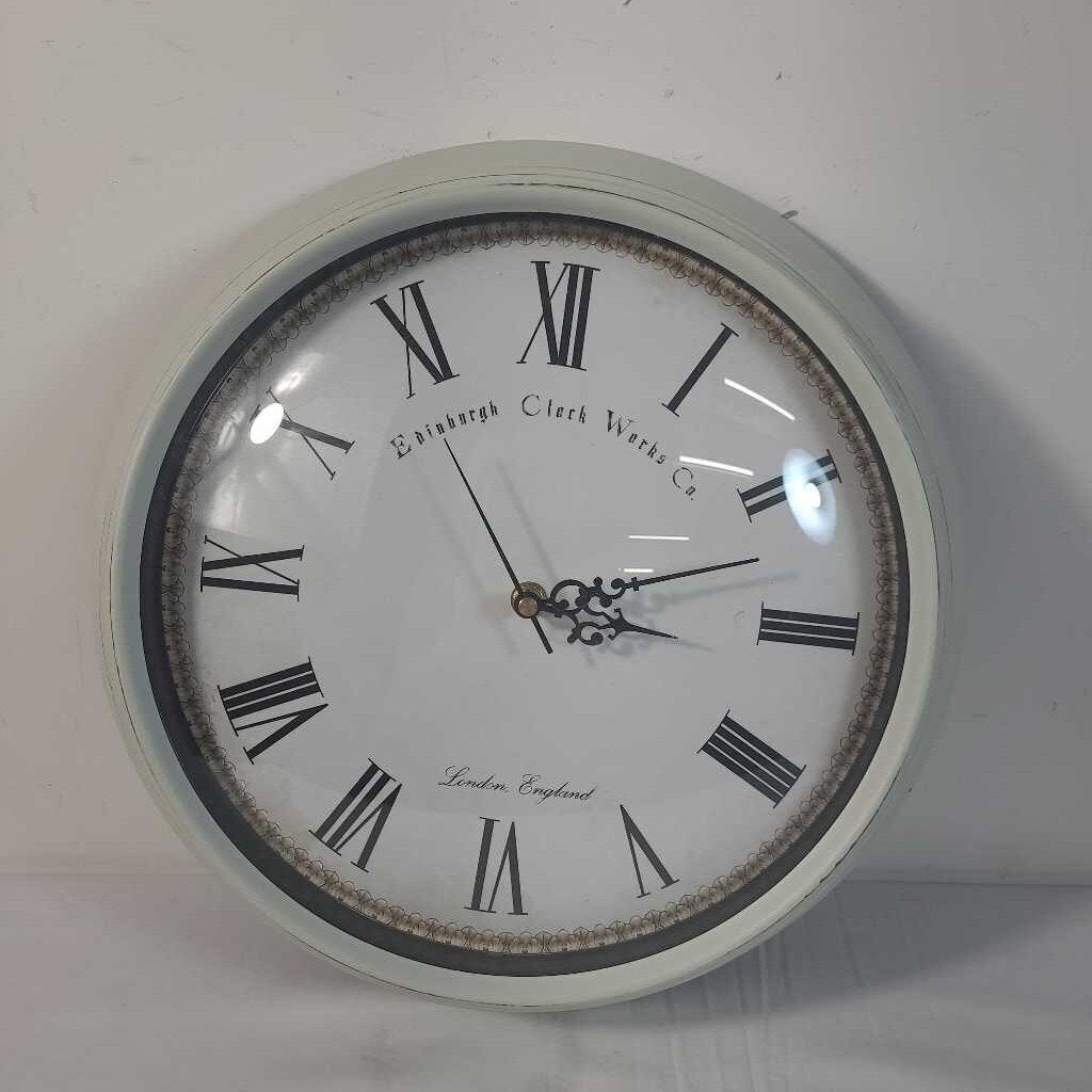 CREAM DISTRESSED WALL CLOCK