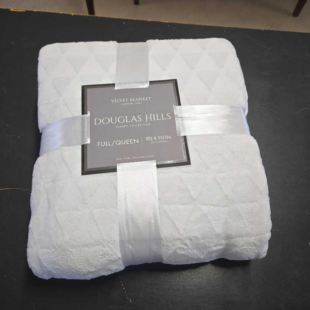WHITE FULL/QUEEN VELVET BLANKET