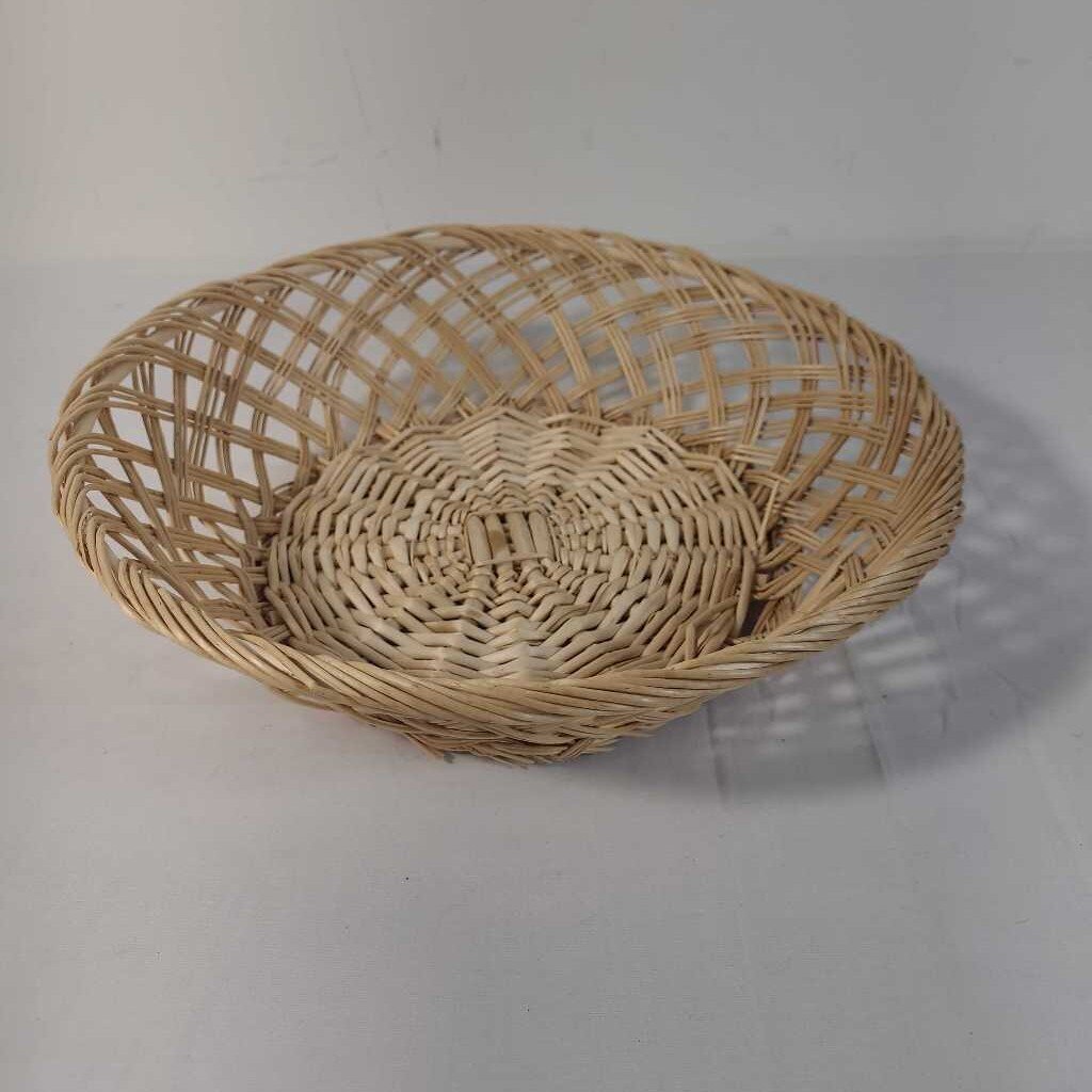ROUND WOVEN BASKET
