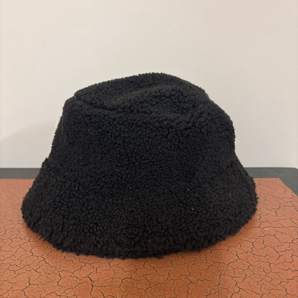 OFFLINE BY AERIE - BLAC SHERPA BUCKET HAT