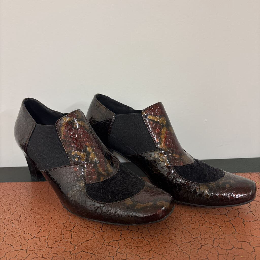 JUST CAPUCCI - HEELED ANKLE BOOTIES