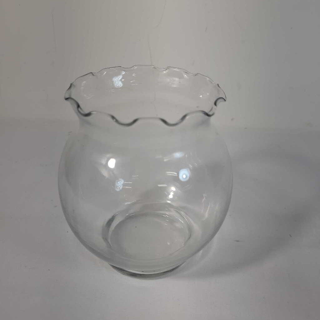 SCALLOPED VASE