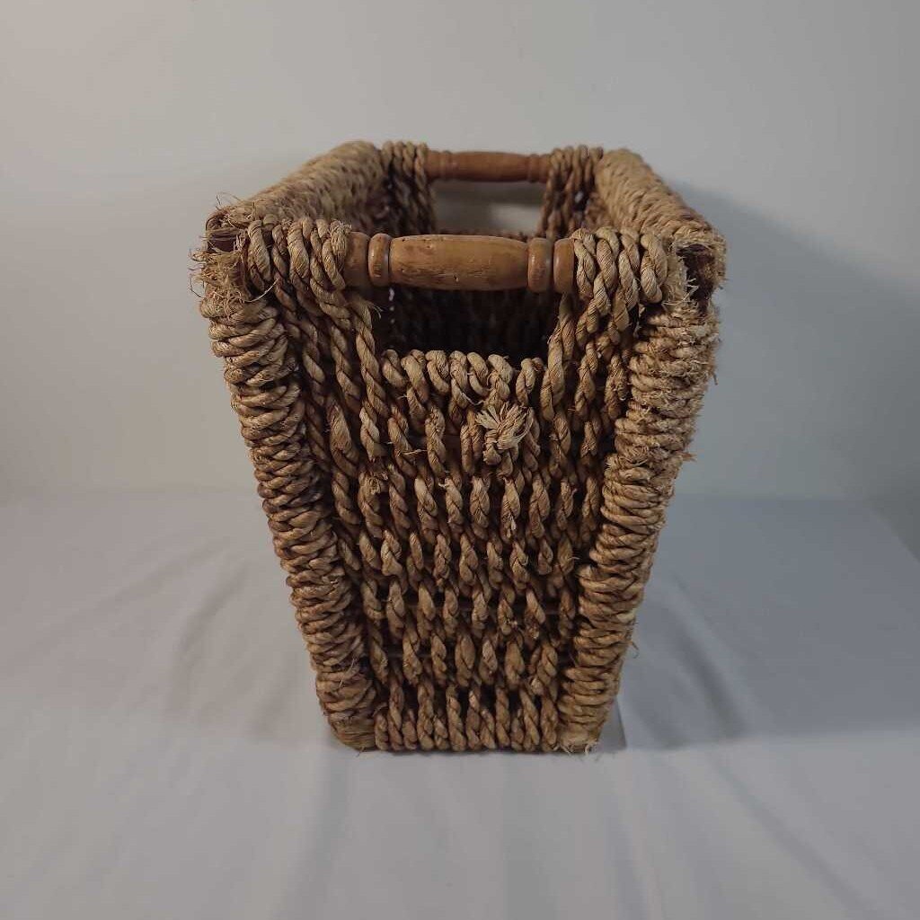 NARROW BASKET W/HANDLES
