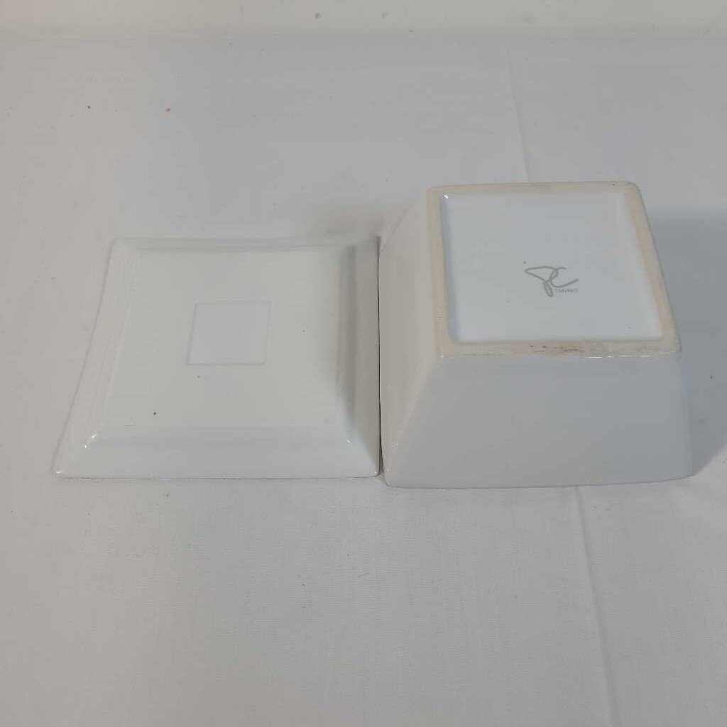 2PC WHITE DISHES