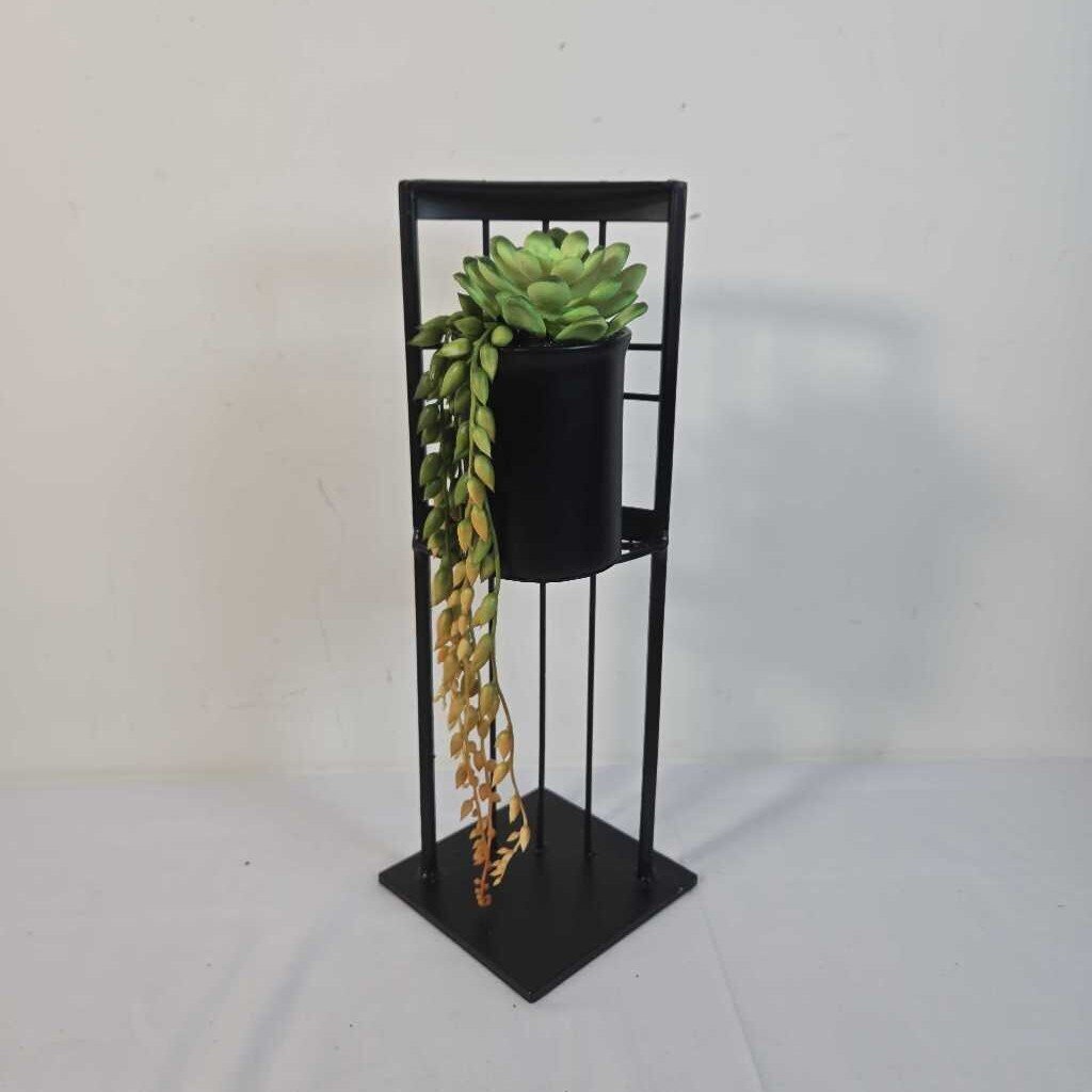 FAUX TRAILING GREENERY ON STAND