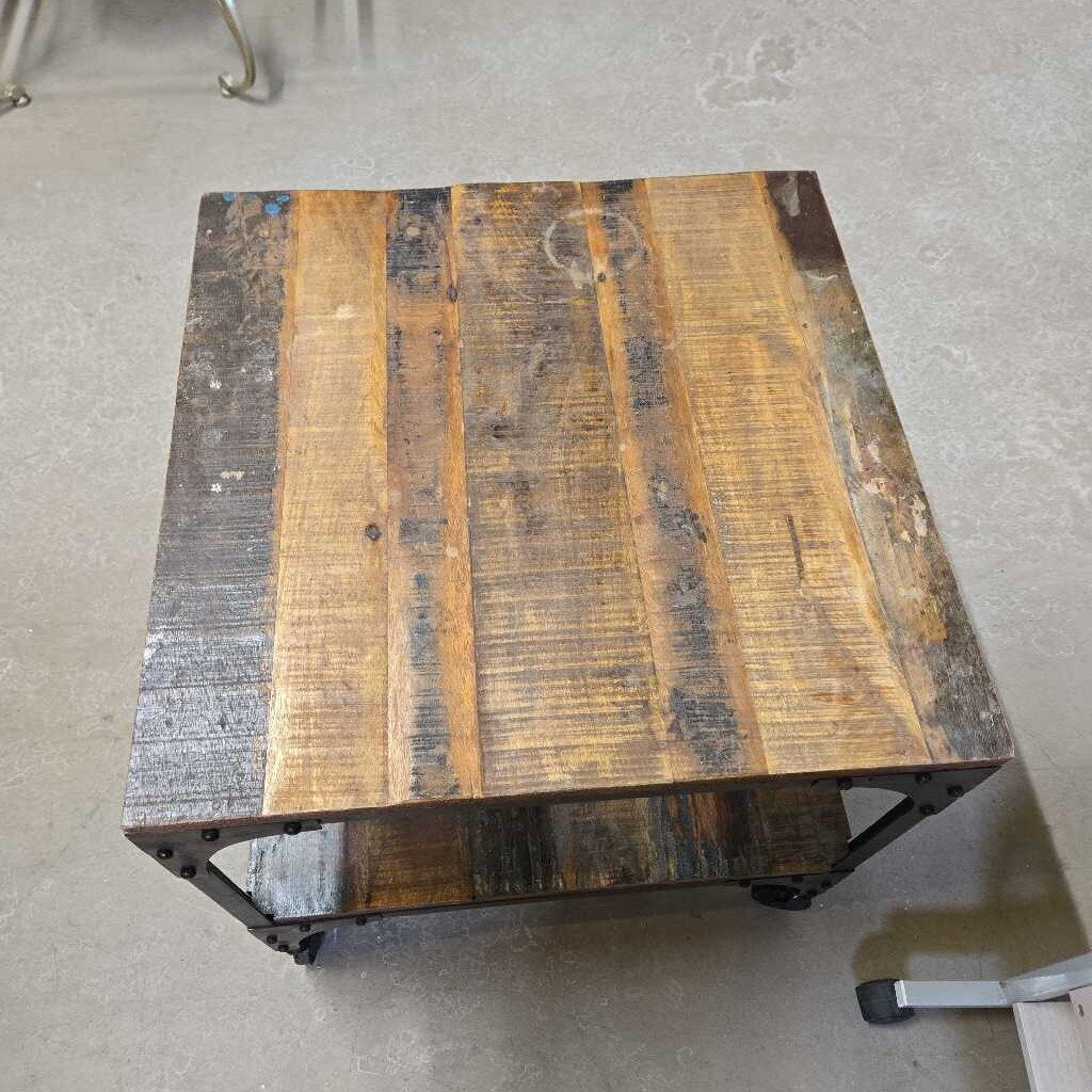 WOOD & METAL END TABLE ON WHEELS