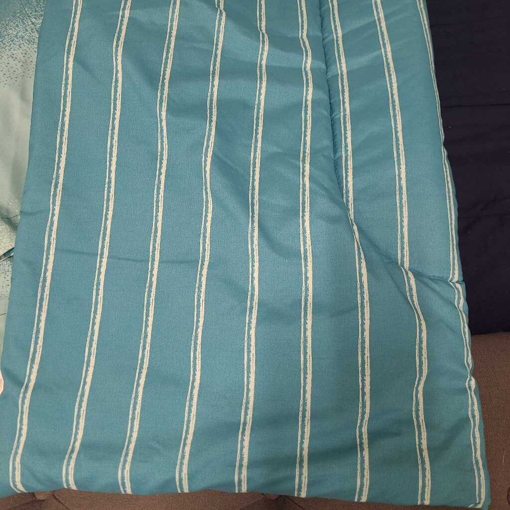 BLUE TWIN COMFORTER & SHEET SET
