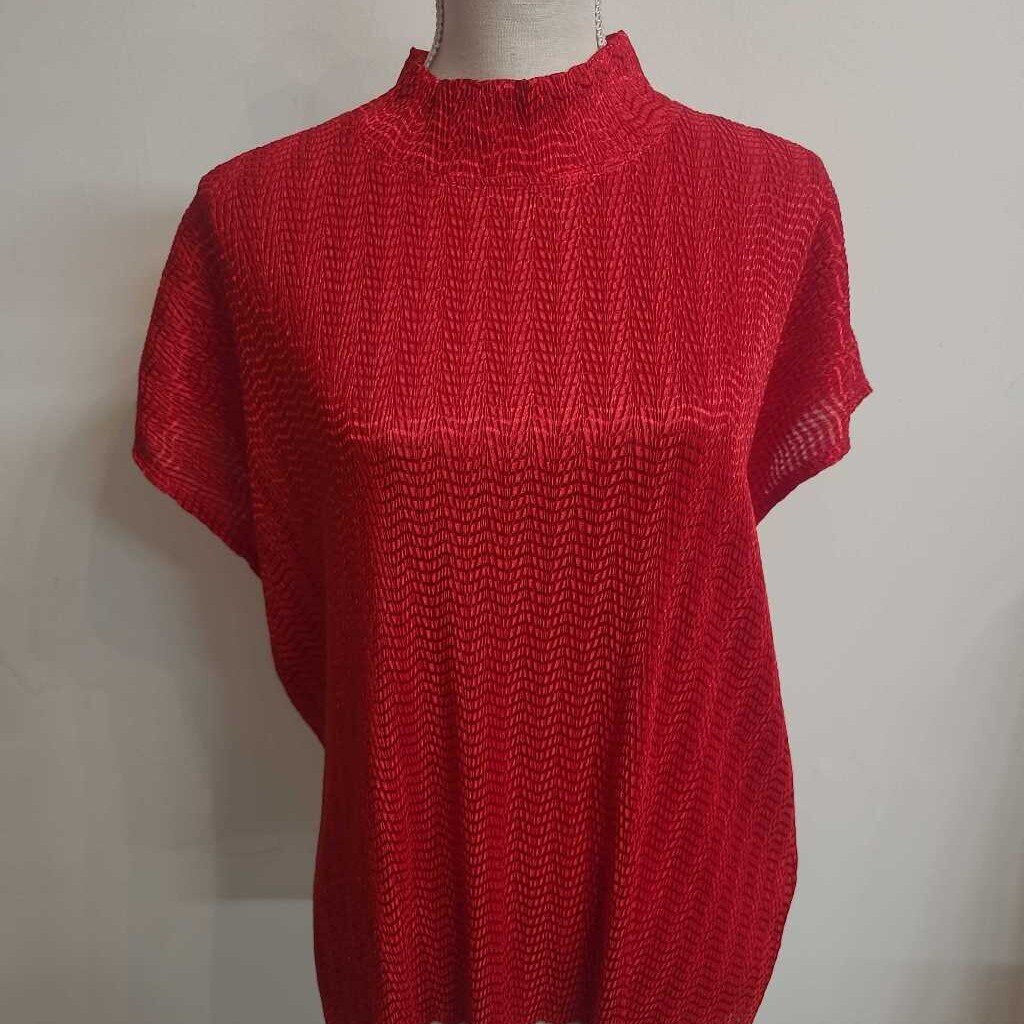 RED CRINKLE TOP WITH HIGH NECK
