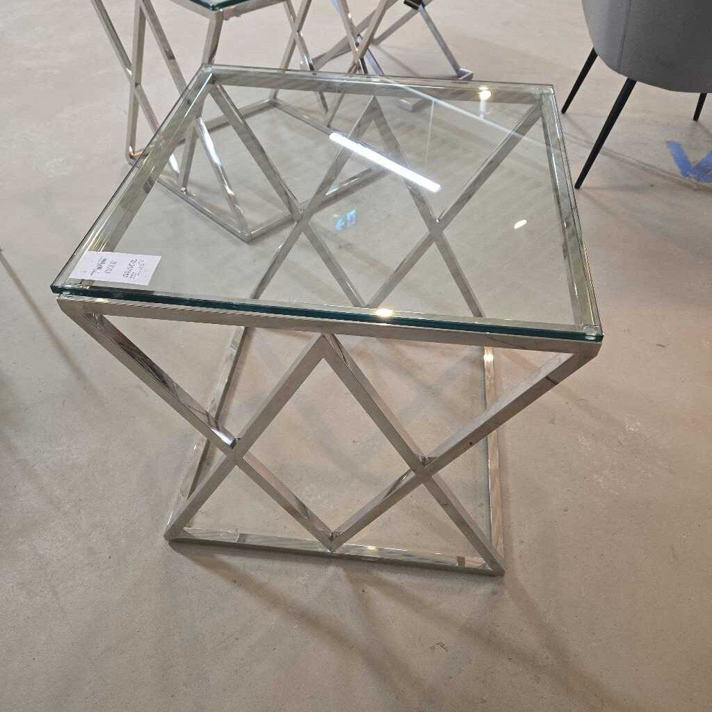 CALI ENDTABLE
