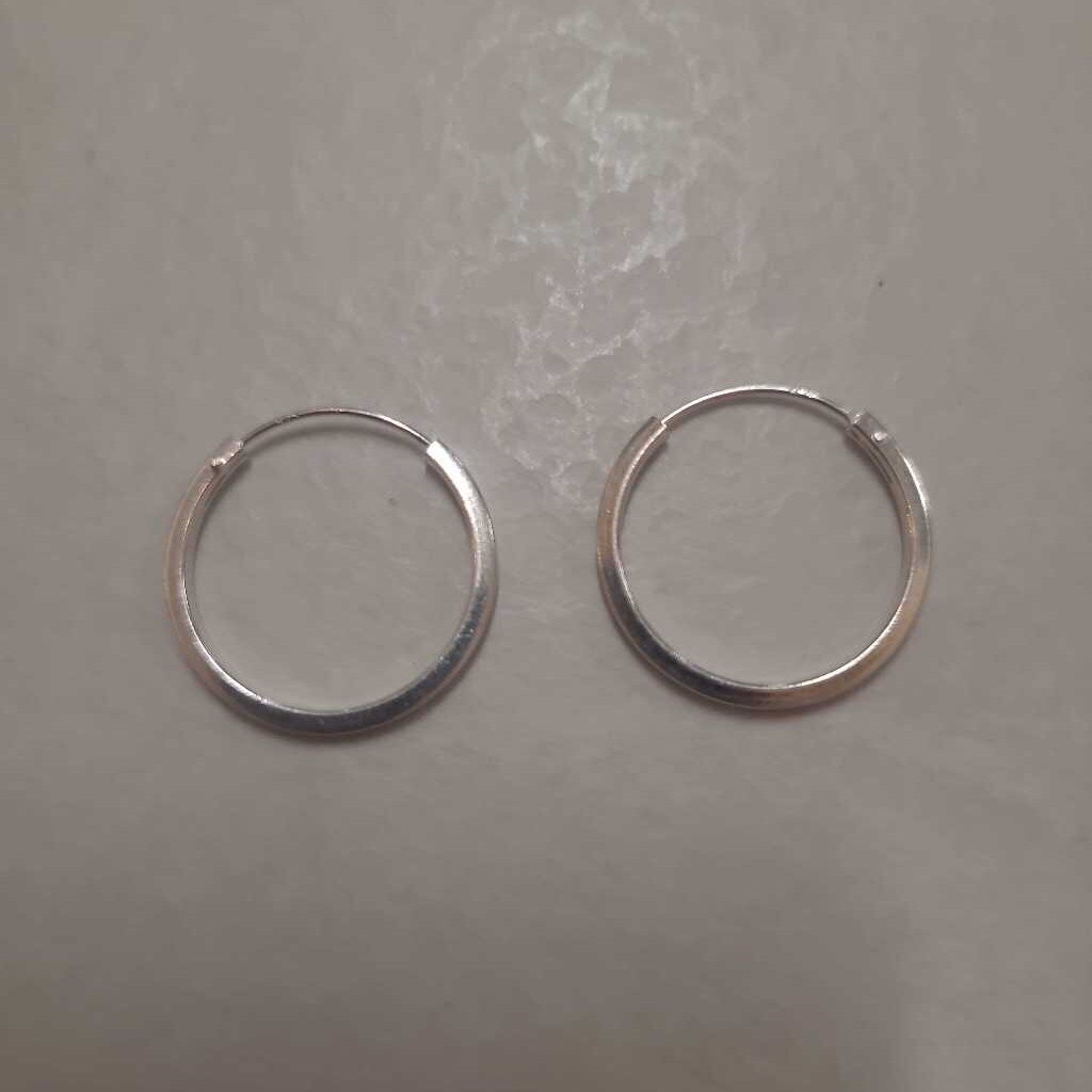 STERLING SILVER SMALL HOOP EARRINGS