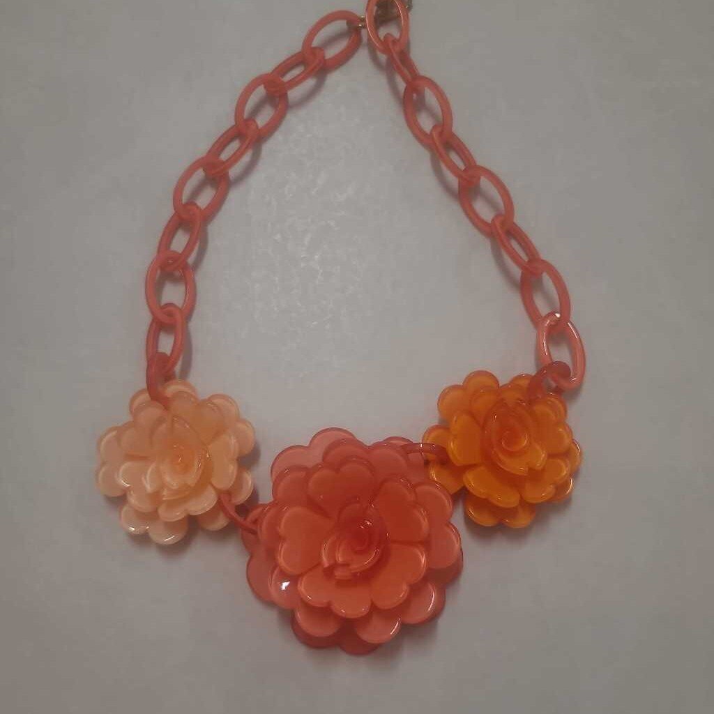 CORAL FLORAL NECKLACE