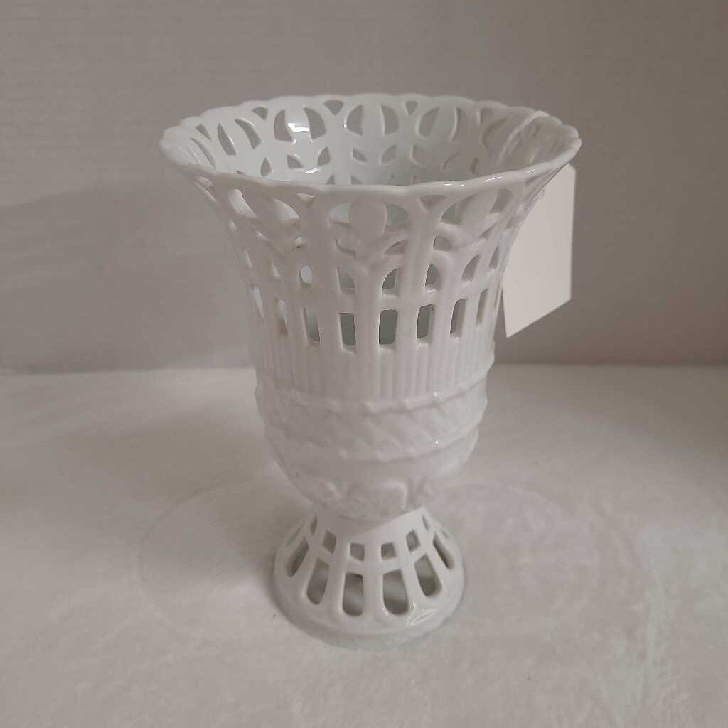 white vase/candleholder