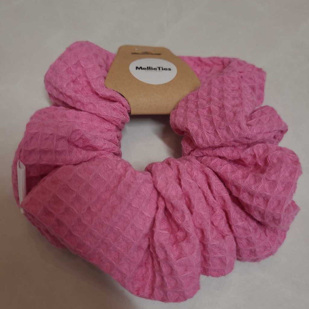 BUBBLEGUM WAFFLE SCRUNCHIE