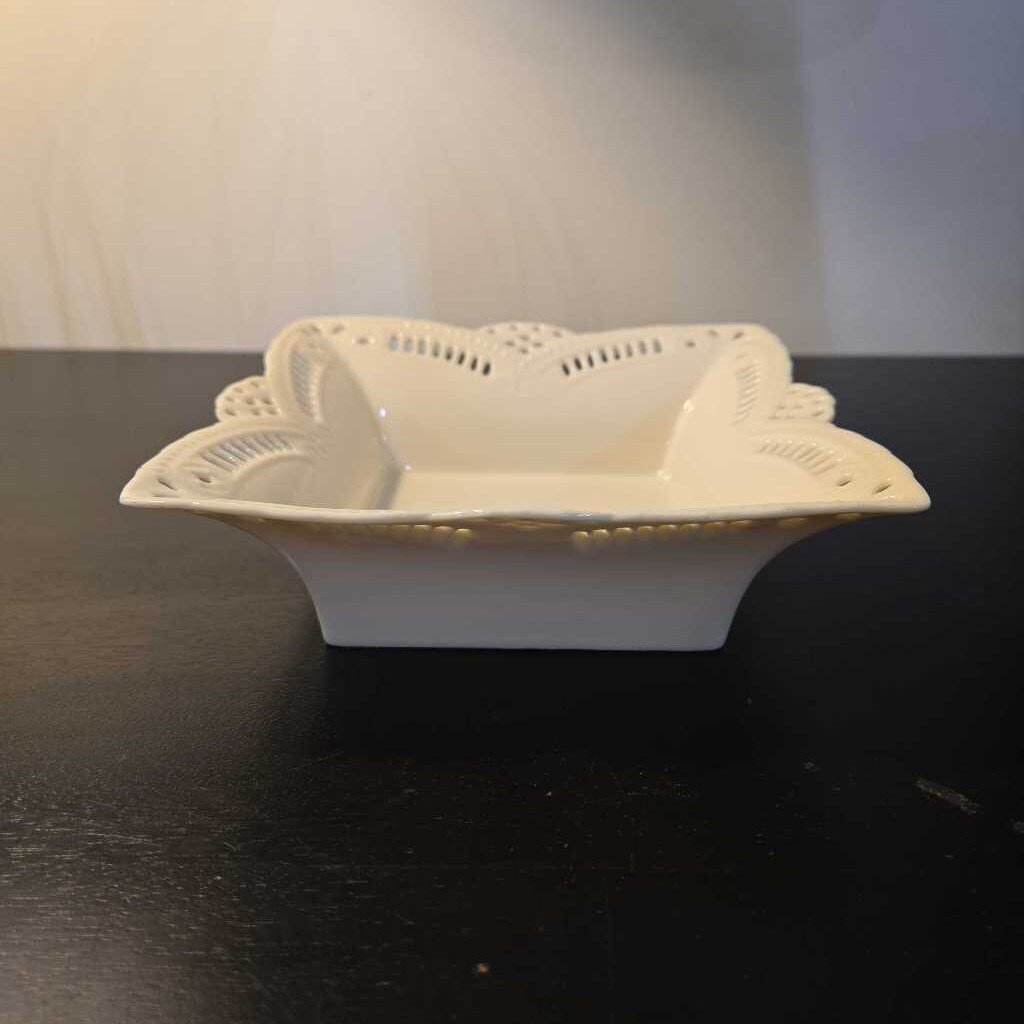 NOSTALGIA SKYE MCGHIE SQUARE DISH