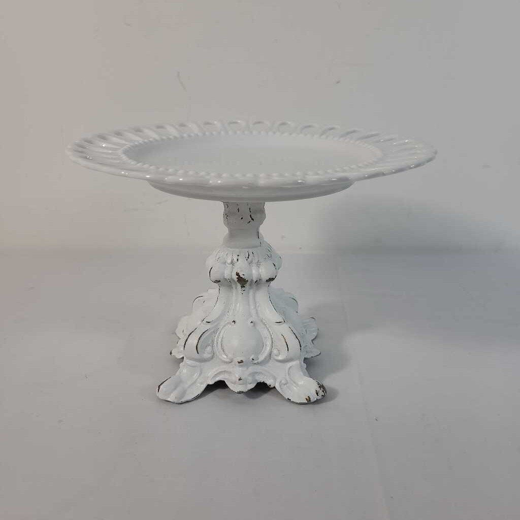 PLATE ON PEDESTAL BASE