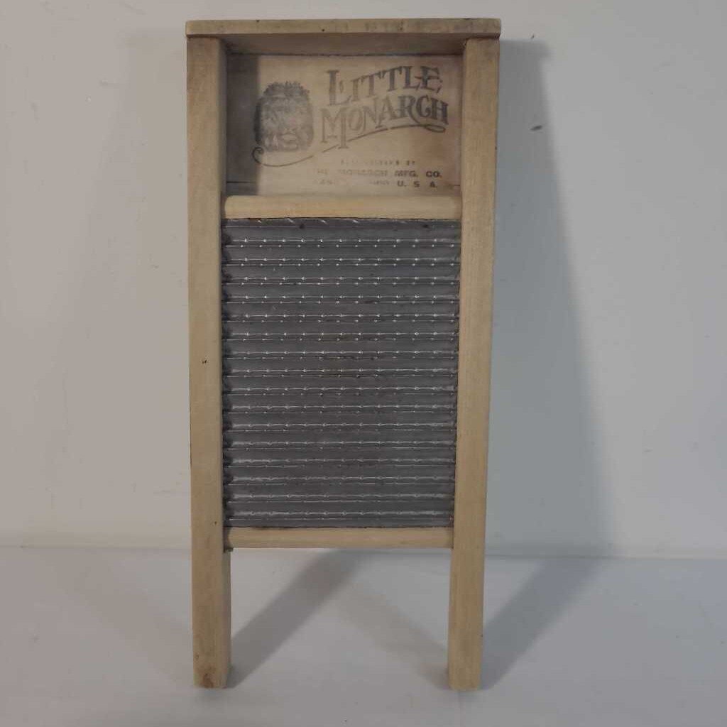 LITTLE MONARCH WASH BOARD