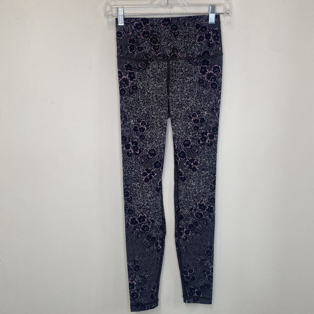 LULULEMON - B/W FLORAL PATTERNED LEGGINGS