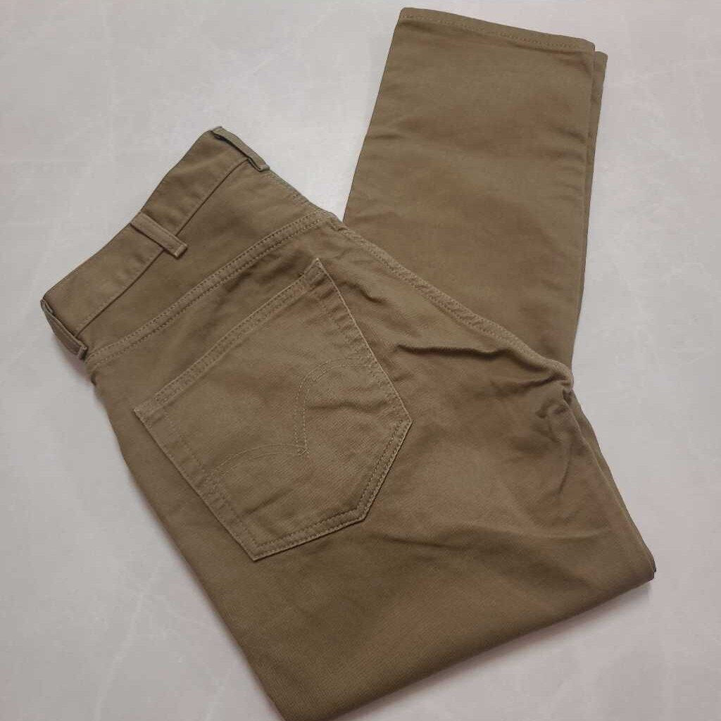 MEN'S GREEN LEVIS 519 JEANS