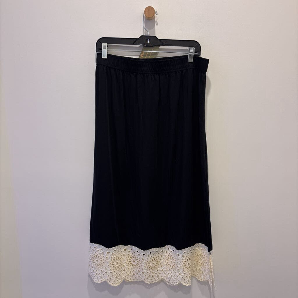 PART TWO SATIN SKIRT WITH LACE TRIM