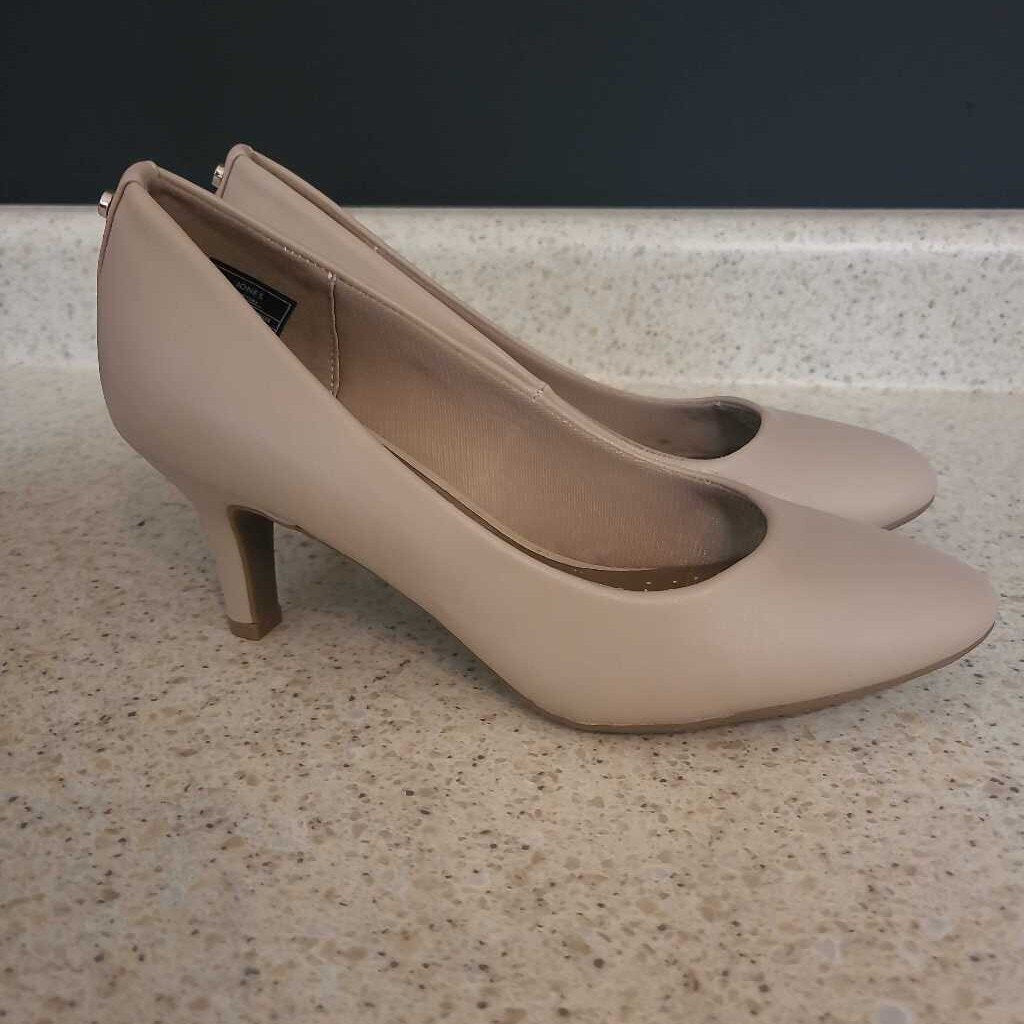 JONES NEW YORK - NUDE KITTEN HEELS