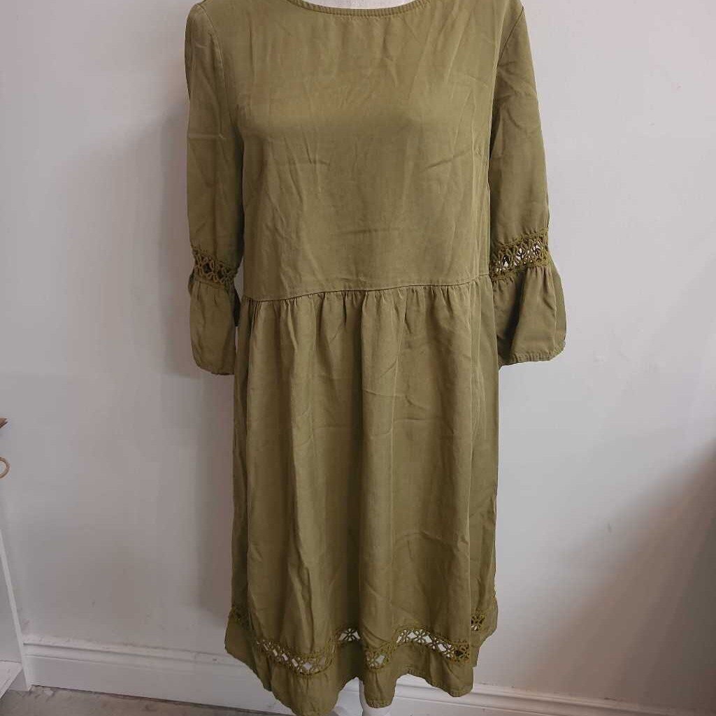 GREEN DRESS WITH CUTOUTS