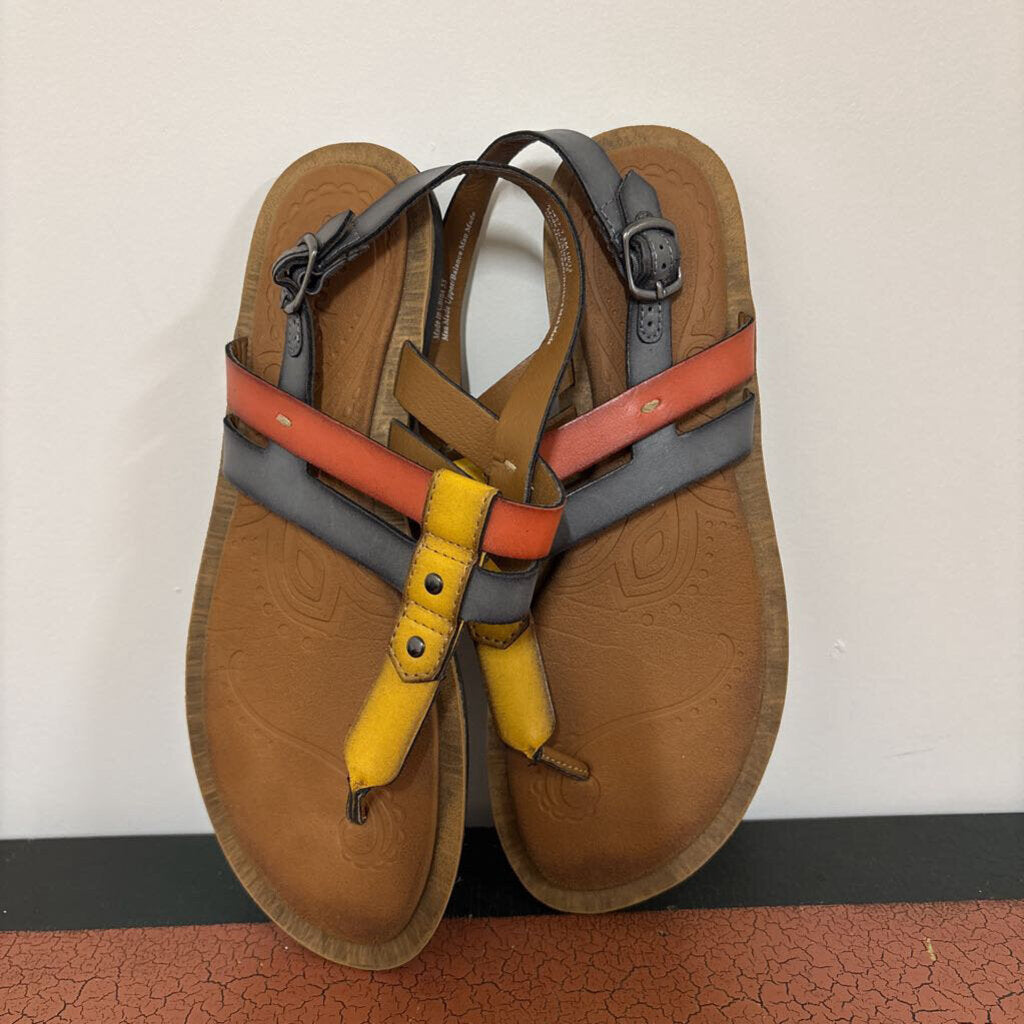 CLARKS - VEGAN LEATHER SANDALS