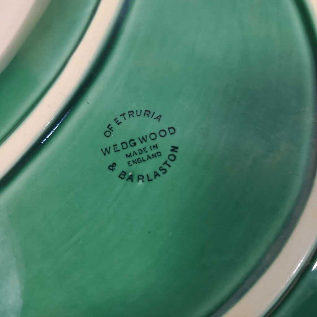 VTG WEDGEWOOD GREEN MAJOLICA CRESCENT-SHAPED LEAF PLATE