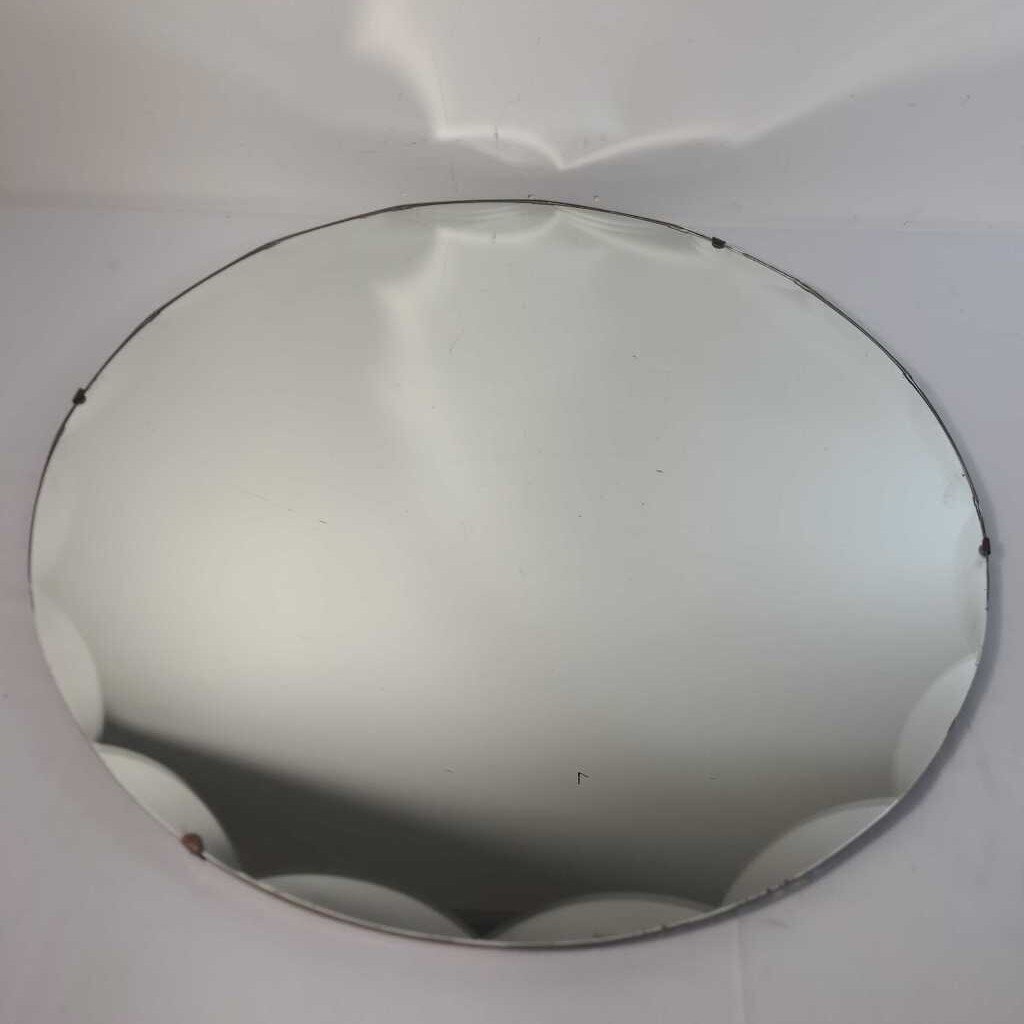 VTG ROUND MIRROR W/ SCALLOPED EDGE
