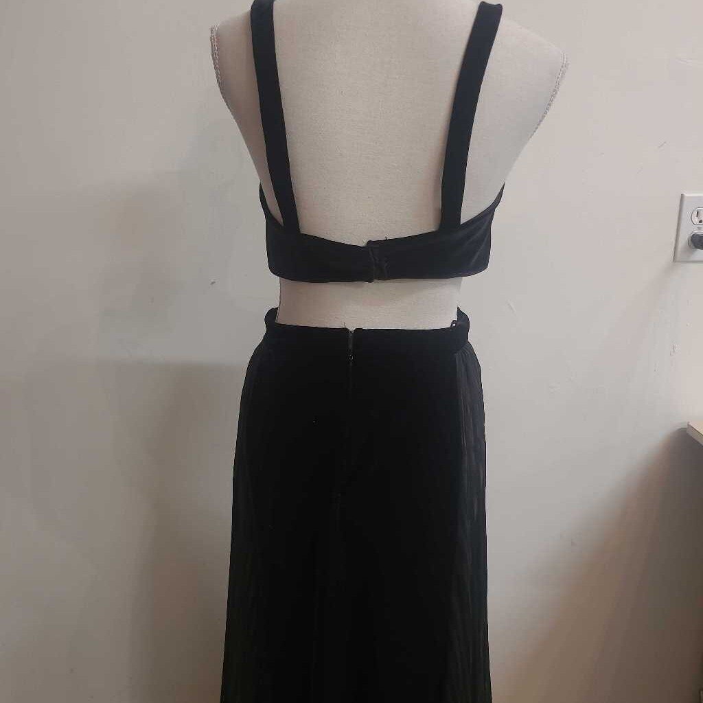 MAXI BLACK VELVET GOWN