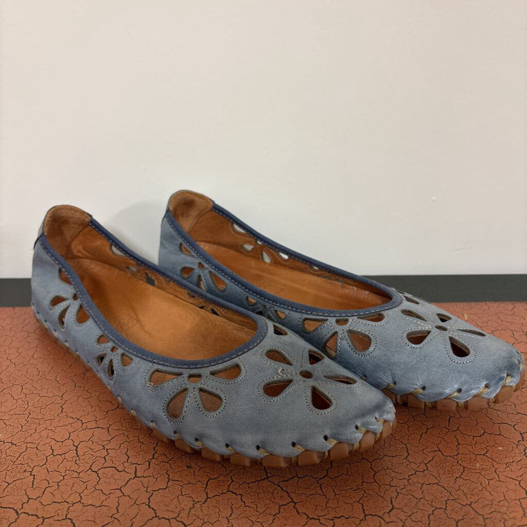 VOLKS WALKERS - FLATS