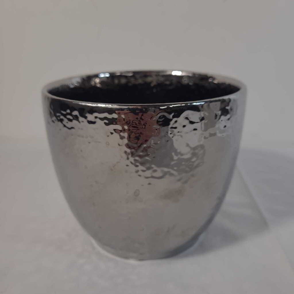 SILVER DIMPLED POT