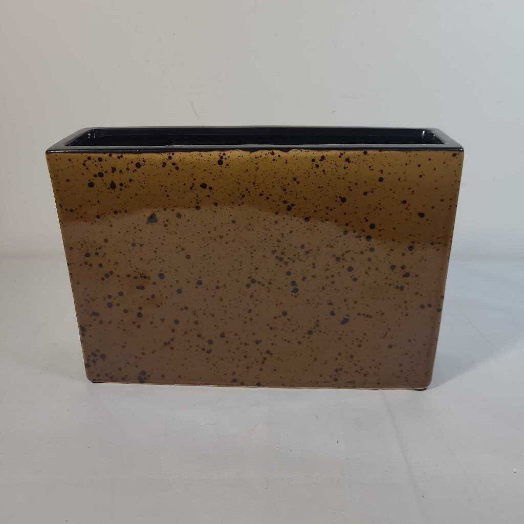 CARAMEL VASE W/ BROWN SPOTS