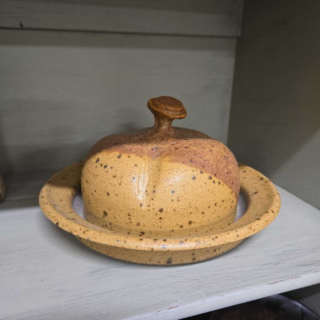 LIDDED POTTERY BUTTER DISH