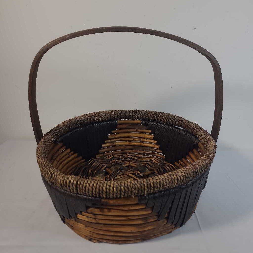 RATTAN BASKET W/ HANDLE