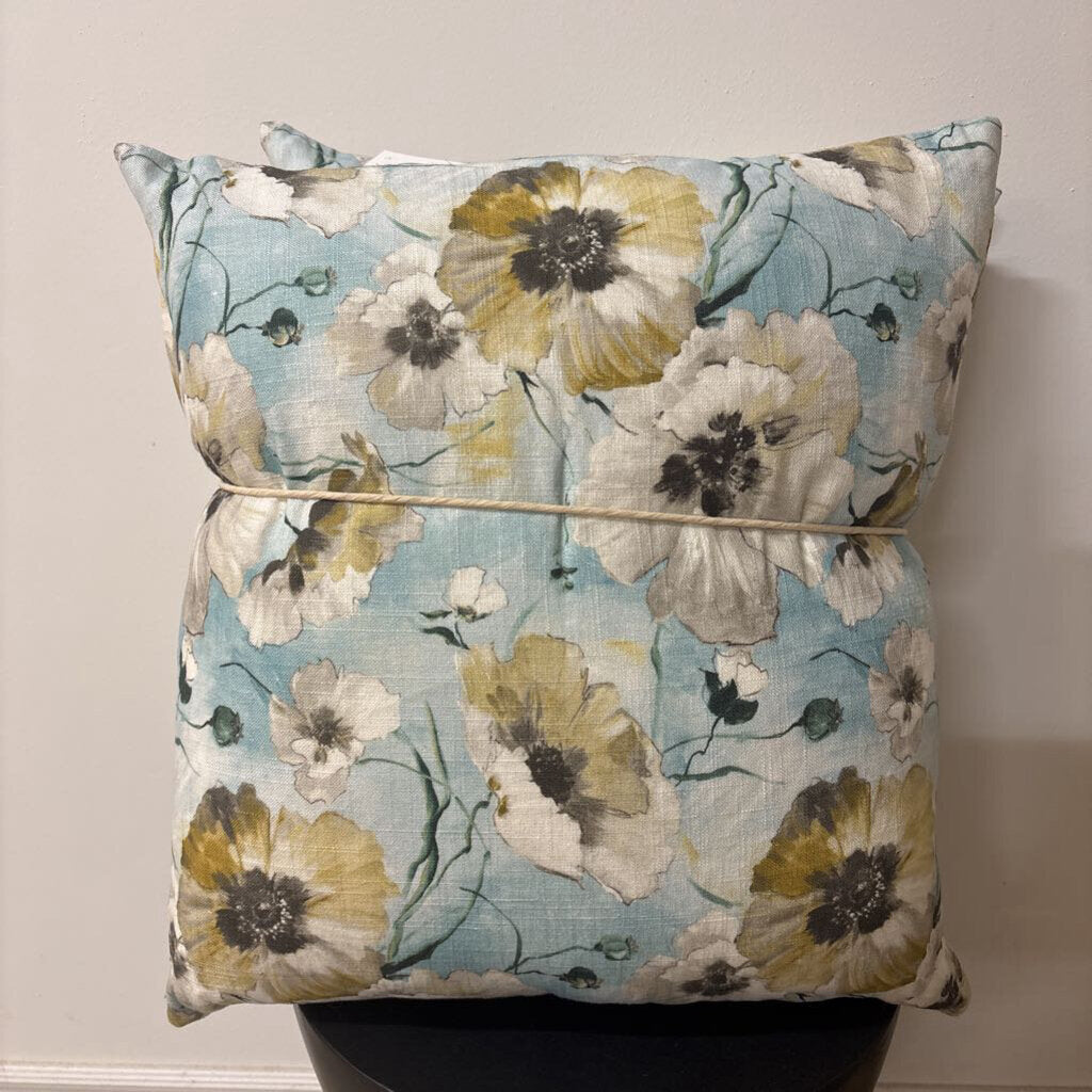 BOUQUET SKY 22" X 22" FEATHER INSERT, PRICE FOR 2