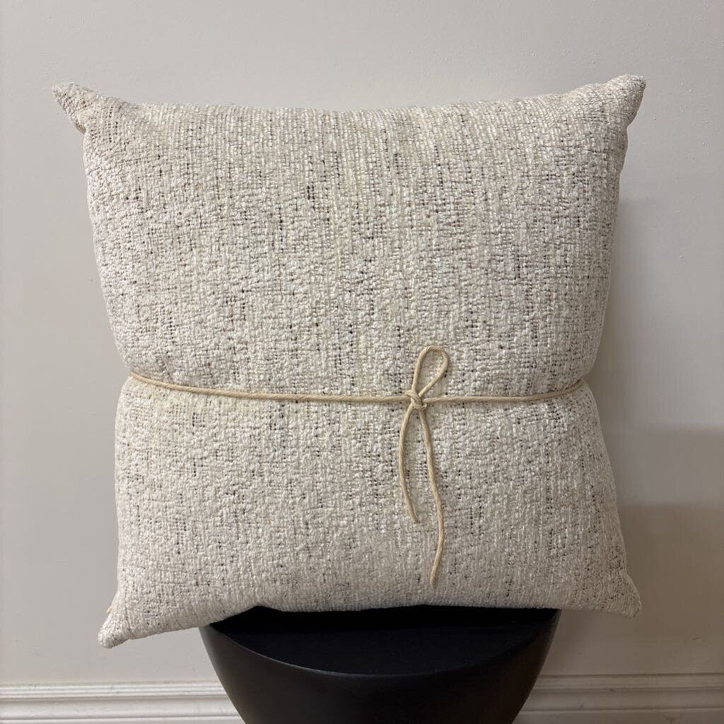 PUFFIN CREAM 22" X 22" POLYFILL INSERT, PRICE FOR 2
