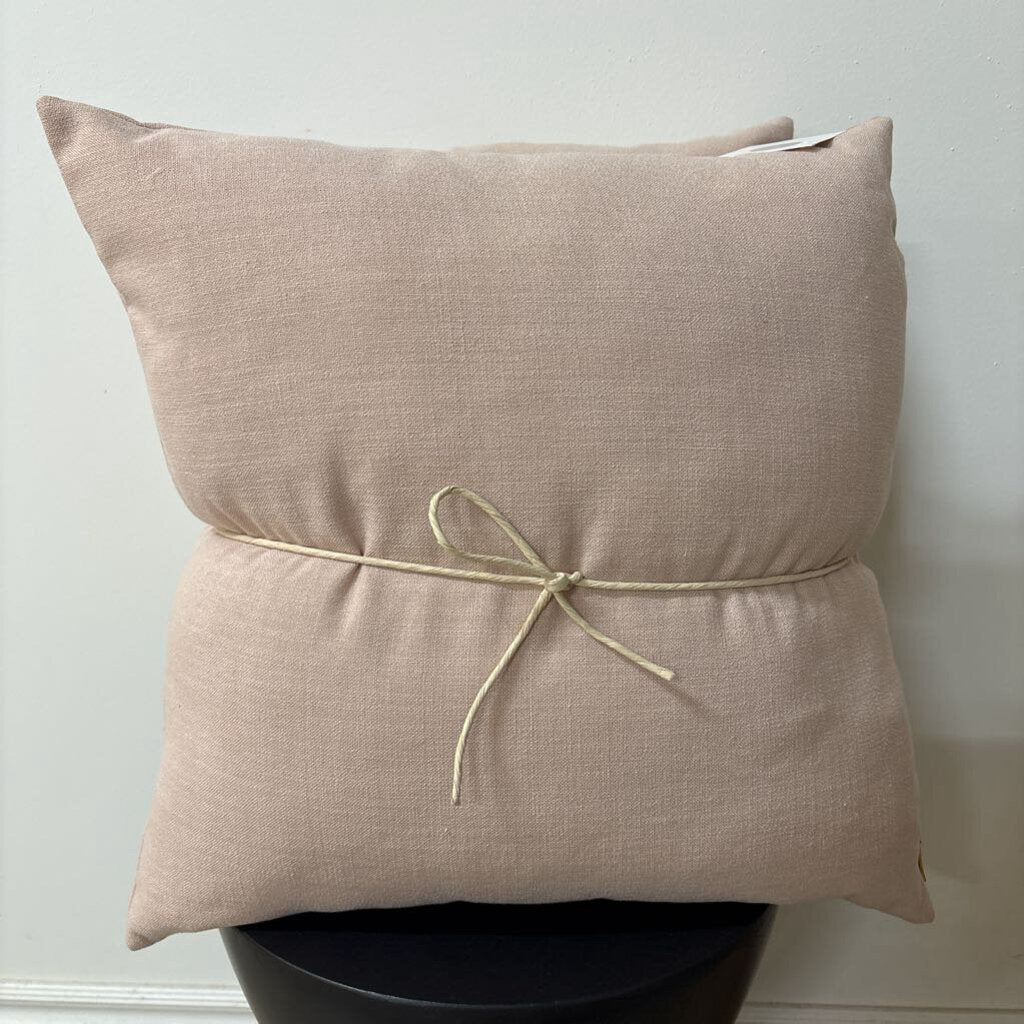 LINENHOUSE PALE PINK 22" X 22" POLYFILL INSERT, PRICE FOR 2