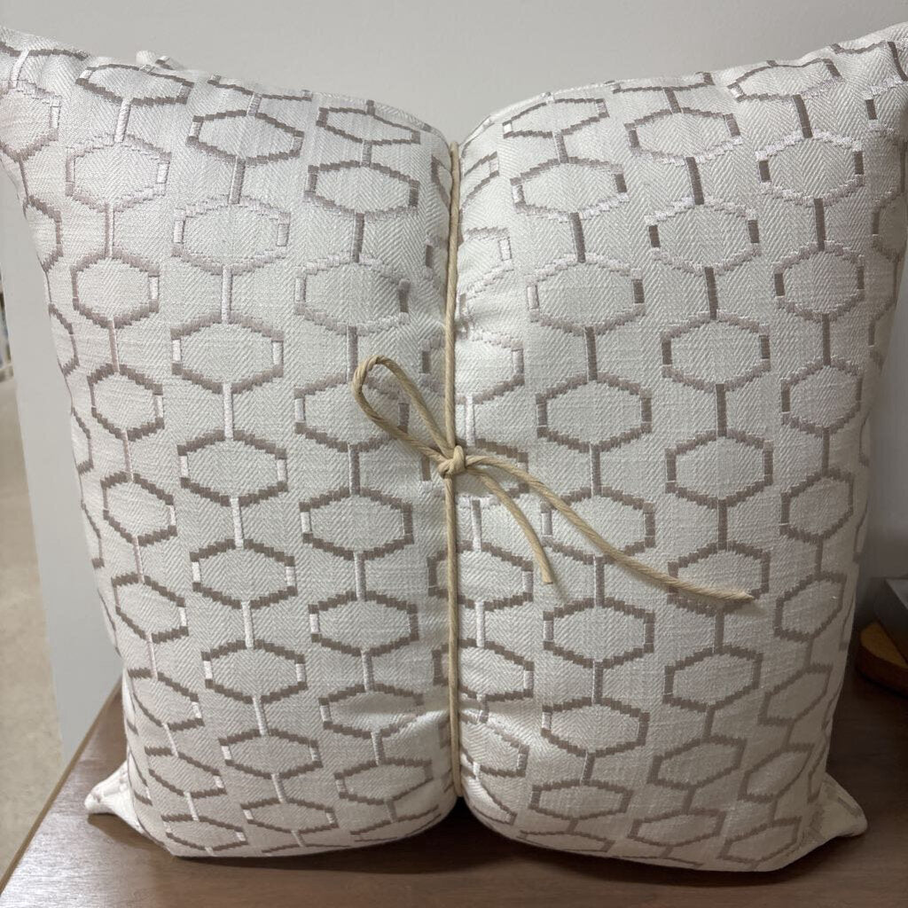 HEXAGON WHITE 22" X 22" POLYFILL INSERT, PRICE FOR 2