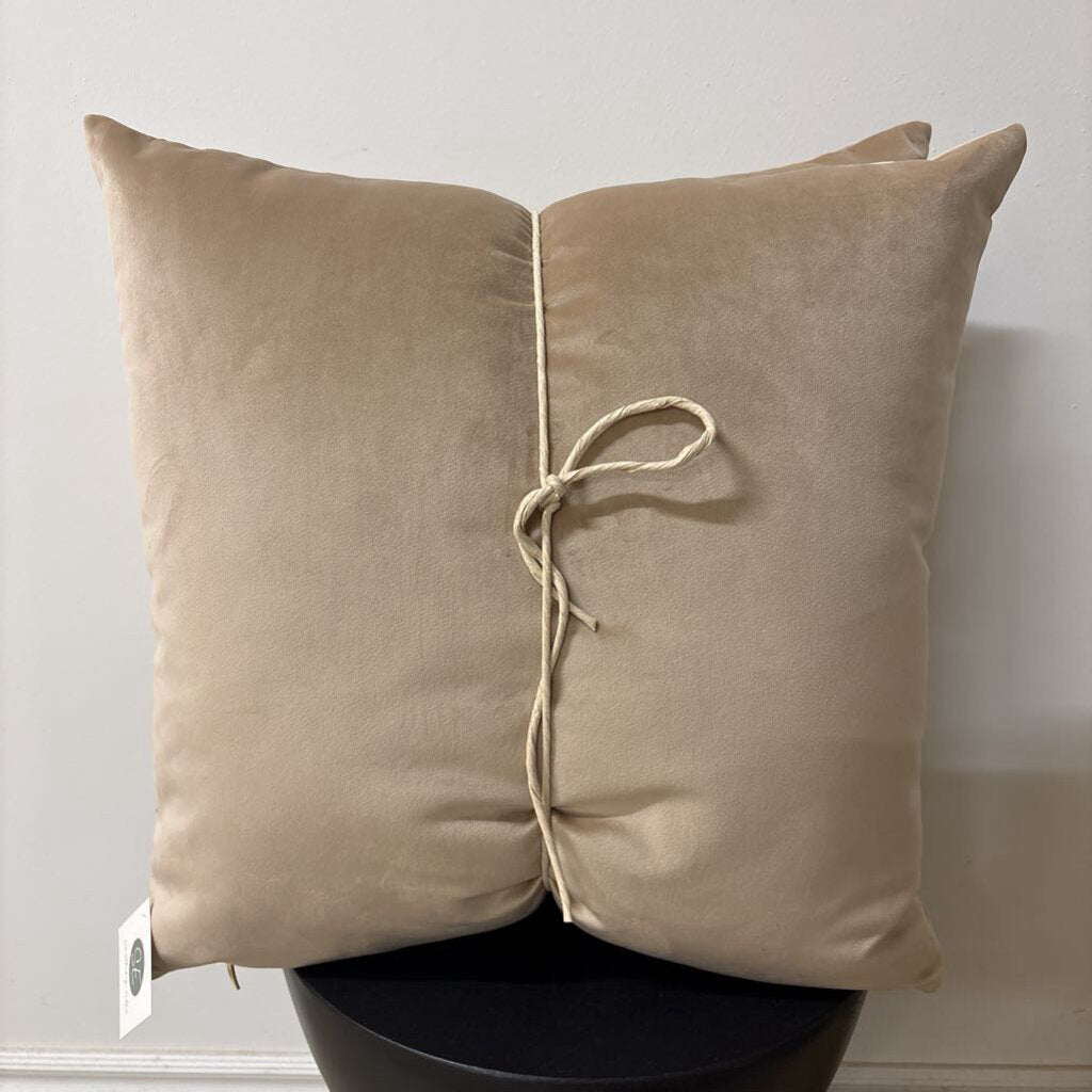 LUSH VELVET LONDON FOG 22" X 22" POLYFILL INSERT, PRICE FOR 2