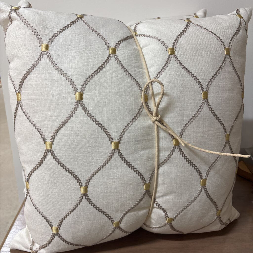 WAVE EMBROIDERY WHITE 22" X 22" POLYFILL INSERT, PRICE FOR 2