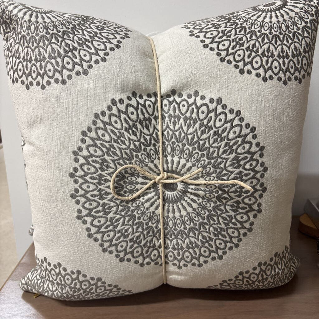 MANDALA 22" X 22" POLYFILL INSERT, PRICE FOR 2