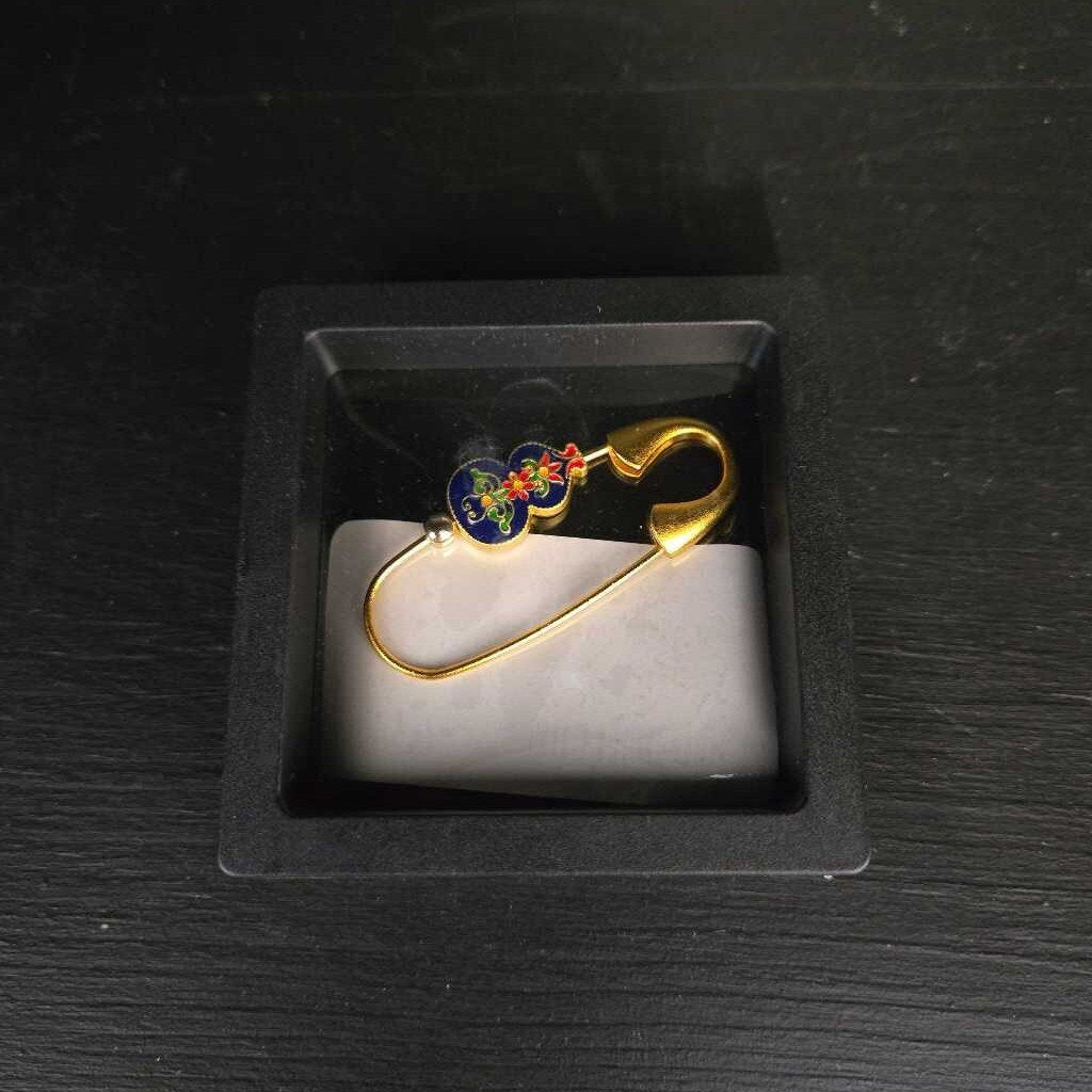 Hulu chest pin