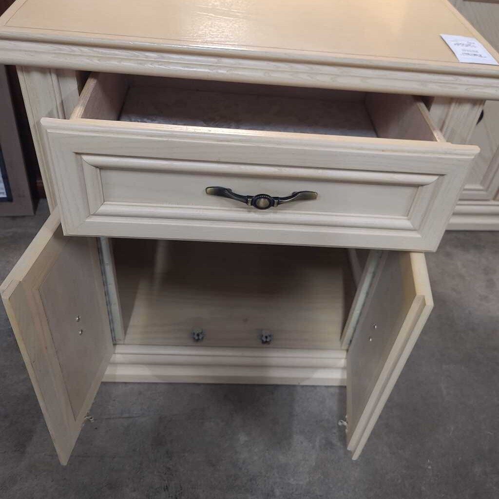 WHITE OAK NIGHTSTAND