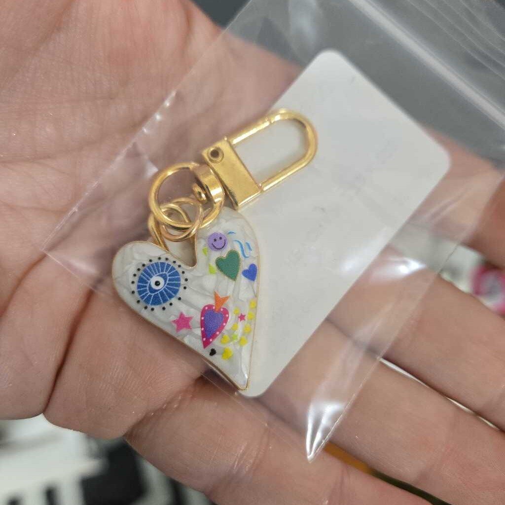 EYE HEART KEYCHAIN