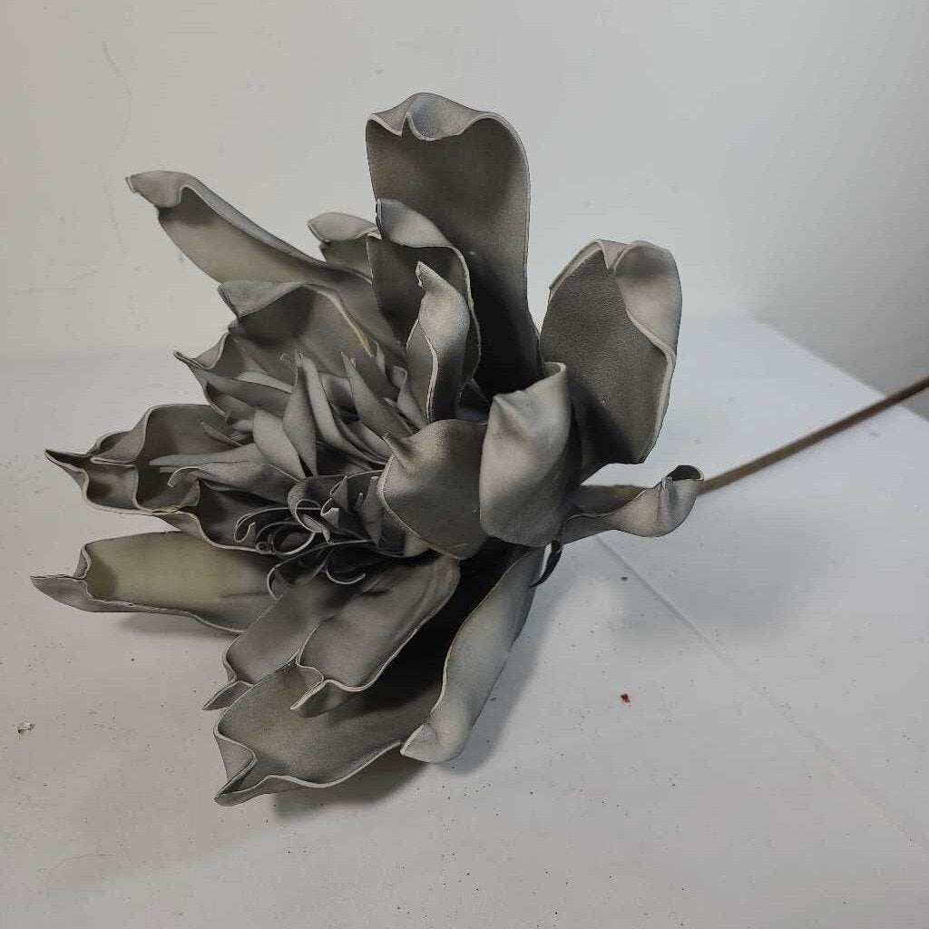 GREY FOAM FLOWER PICK
